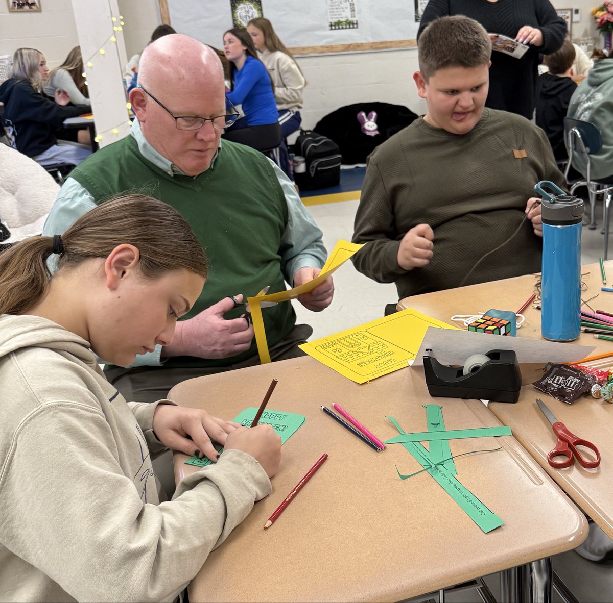 👻🎃 Just BOO-tiful! This morning, members of #marsarea Middle School’s Planet Pals Club made “Halloween Boos” for the residents of Concordia at Villa St. Joseph nursing home. #marsproud