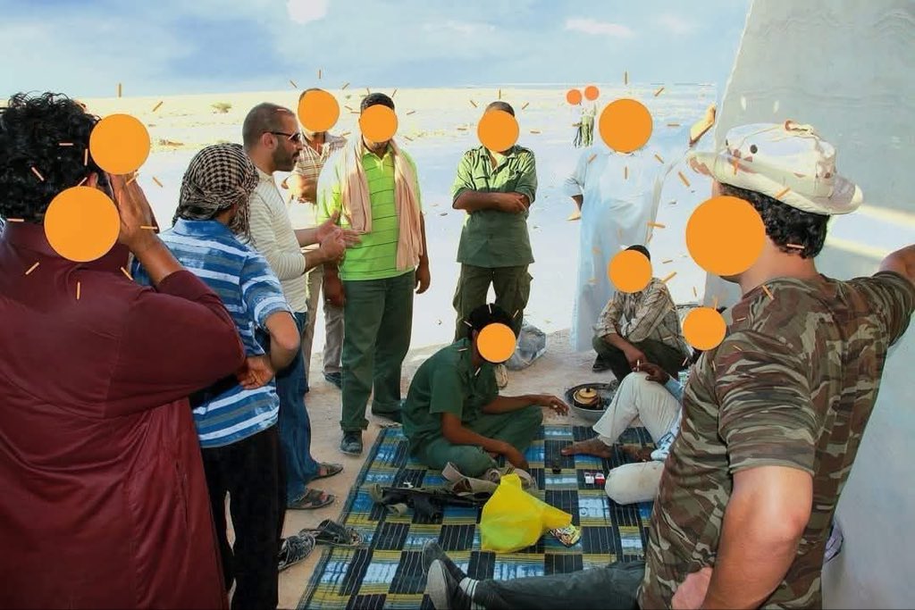 - الزمان: 2011.09.16م بعد سقوط عاصمة البلاد بأسابيع. 
- المكان: بني وليد، الوديان الليبية الشمالية، جبهة طريق النهر.
- الظرف: بعد قصف ناتويّ متواصل لنقاط المقاومة المحيطة بالبلدة الصامدة. 
- الحديث: أتكلم مع الأبطال حول مهمتنا الفردية، ومسؤوليتنا الجماعية، في القيام بالواجب