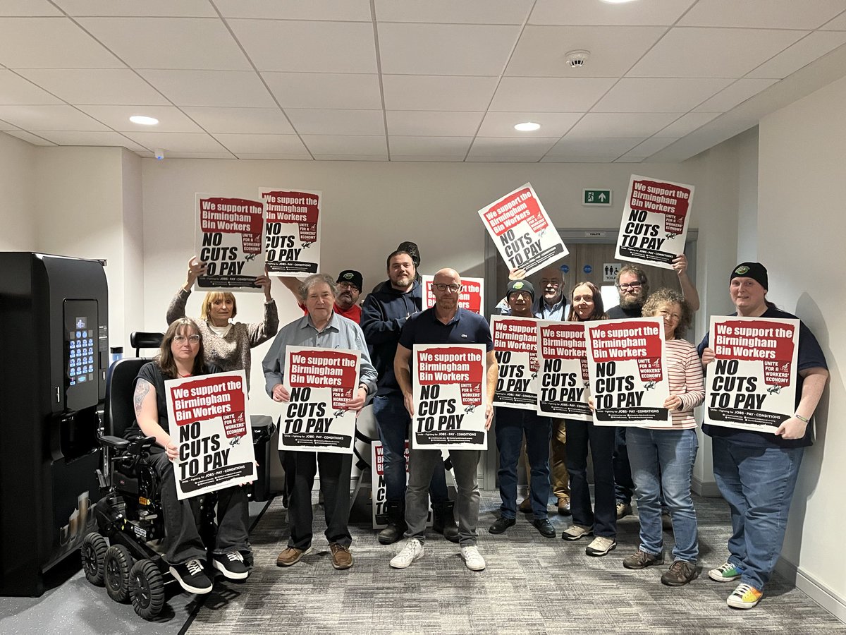 Unite_Community's tweet image. The National Community Forum today was privileged to meet workers from the Birmingham Bin Strike. 
Unite Community member pledge to continue donations to their strike fund. Please get your branches to donate. 
@UniteSharon @unitetheunion @UniteEconomy
