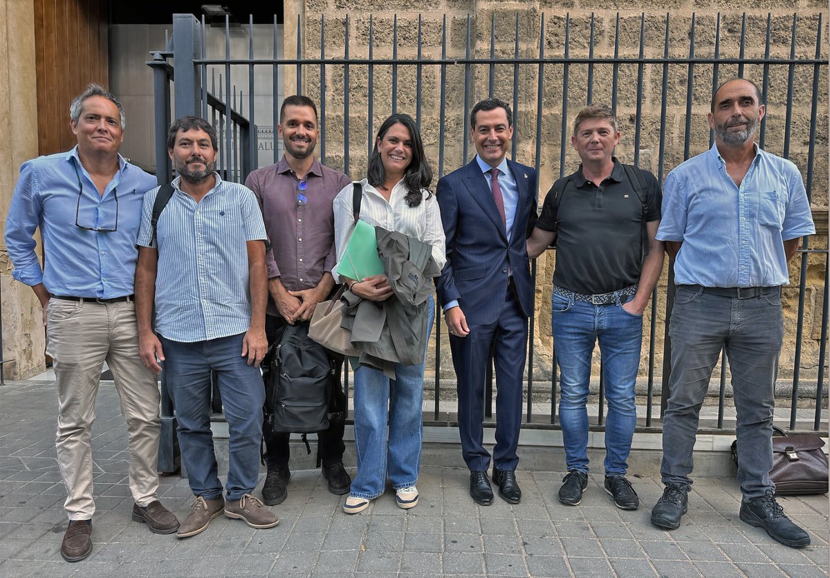 <a href="/JuanMa_Moreno/">Juanma Moreno</a> se interesa por la tramitación de la  #LeyCuerpoAgentesMedioambientales
#AAFFMM ante miembros de #UnidadDeAccion formada por <a href="/Saf_Andalucia/">SAF Andalucía</a> <a href="/CSIFAGJA/">CSIF AGJA Andalucía</a> <a href="/ISAndaluza1/">Iniciativa Sind.And.</a> <a href="/CCOOFSCAndAuton/">SECTOR AUTONÓMICO CCOO ANDALUCÍA</a> <a href="/UGT_SPANDALUCIA/">UGT Servicios Públicos Andalucía</a> <a href="/aamaa_es/">AAMAA</a>