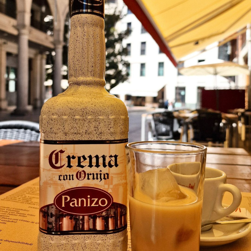 Tardeo de lunes, Cremita de Orujo, café y un momento de relax.  Porque hay días que se merecen eso de... "porque yo lo valgo".

#Panizo #licores #orujospanizo #cremaconorujo