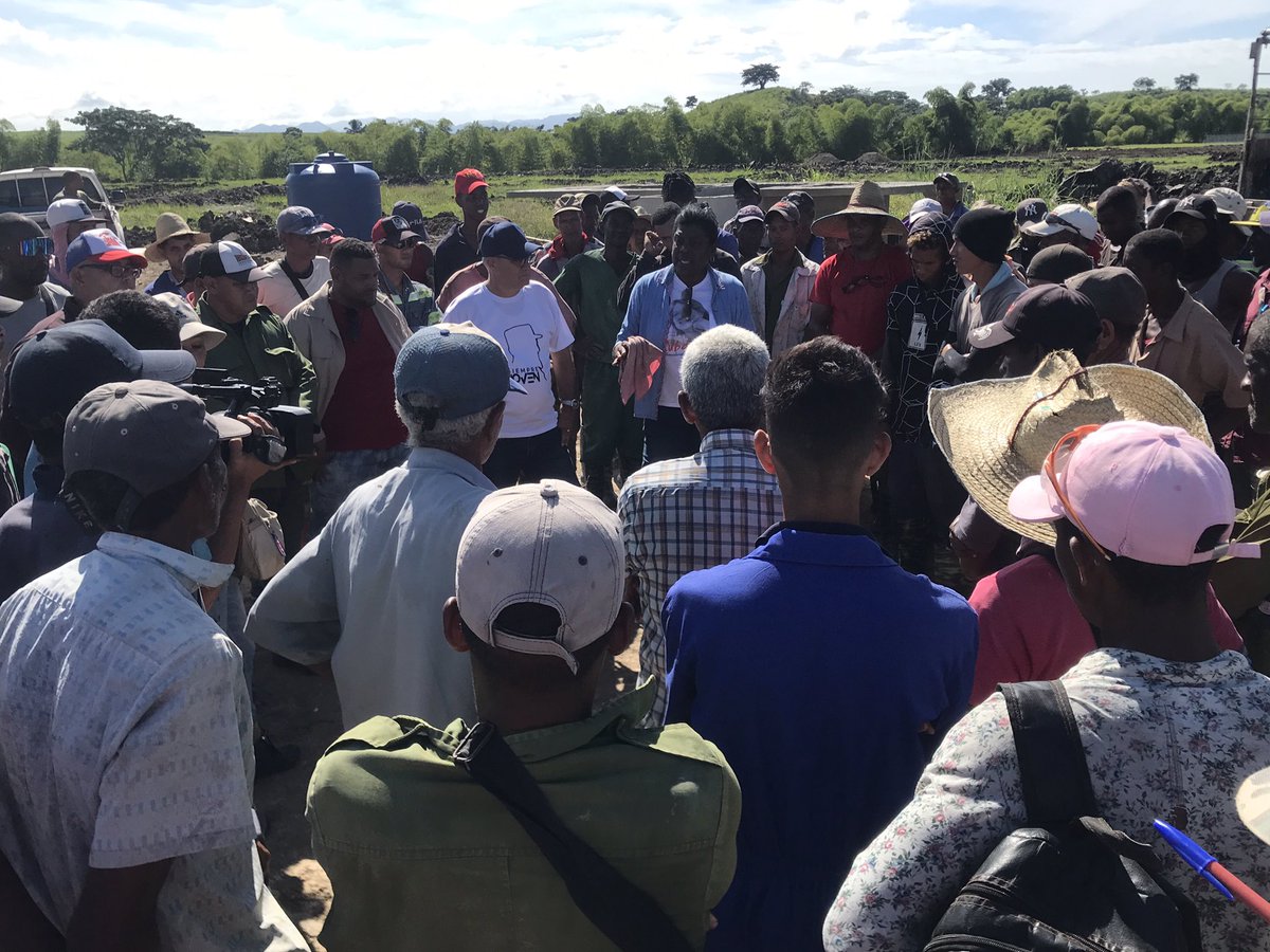 ktamayo428's tweet photo. @BeatrizJUrrutia y @ManuelFalconH intercambiaron con los trabajadores de la obra del parque fotovoltaico Rafael Reyes del municipio San Luis. 
Se realizó el levantamiento de las necesidades de los obreros y la construcción. https://t.co/fLQE6cumGv