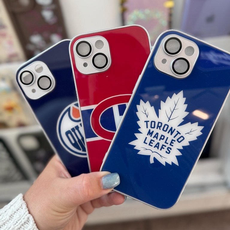 Hockey season is here! 🏒 Show off your team spirit with the help from Artist Phone.