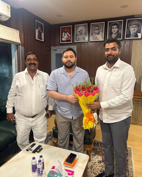 जय झारखंड, जय बिहार, जय 1932

▪️संजय यादव : हेमंत सोरेन सरकार में कैबिनेट मंत्री झारखंड, विधायक गोड्डा (RJD)

▪️भाई:  मनोज यादव, विधायक बेलहर (JDU)

▪️बेटा : रजनीश यादव, विधायक उम्मीदवार, कहलगांव (RJD)