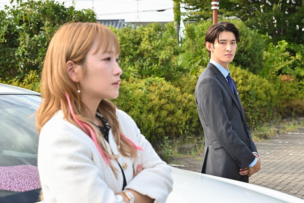 📖 第𝟛話𝟙𝟘月𝟚𝟜日金曜よる𝟙𝟘時 👠
⋆┈金曜ドラマ #フェイクマミー ┈⋆

/／
📢第𝟛話放送まであと𝟚時間⏰
\＼

薫(#波瑠)と
初恋の人でいろはの担任の智也(#中村蒼)

茉海恵(#川栄李奈)と長年のツレで
RAINBOWLAB副社長の竜馬(#向井康二)

第3話も見逃せない展開が🫣💨
お見逃しなく!