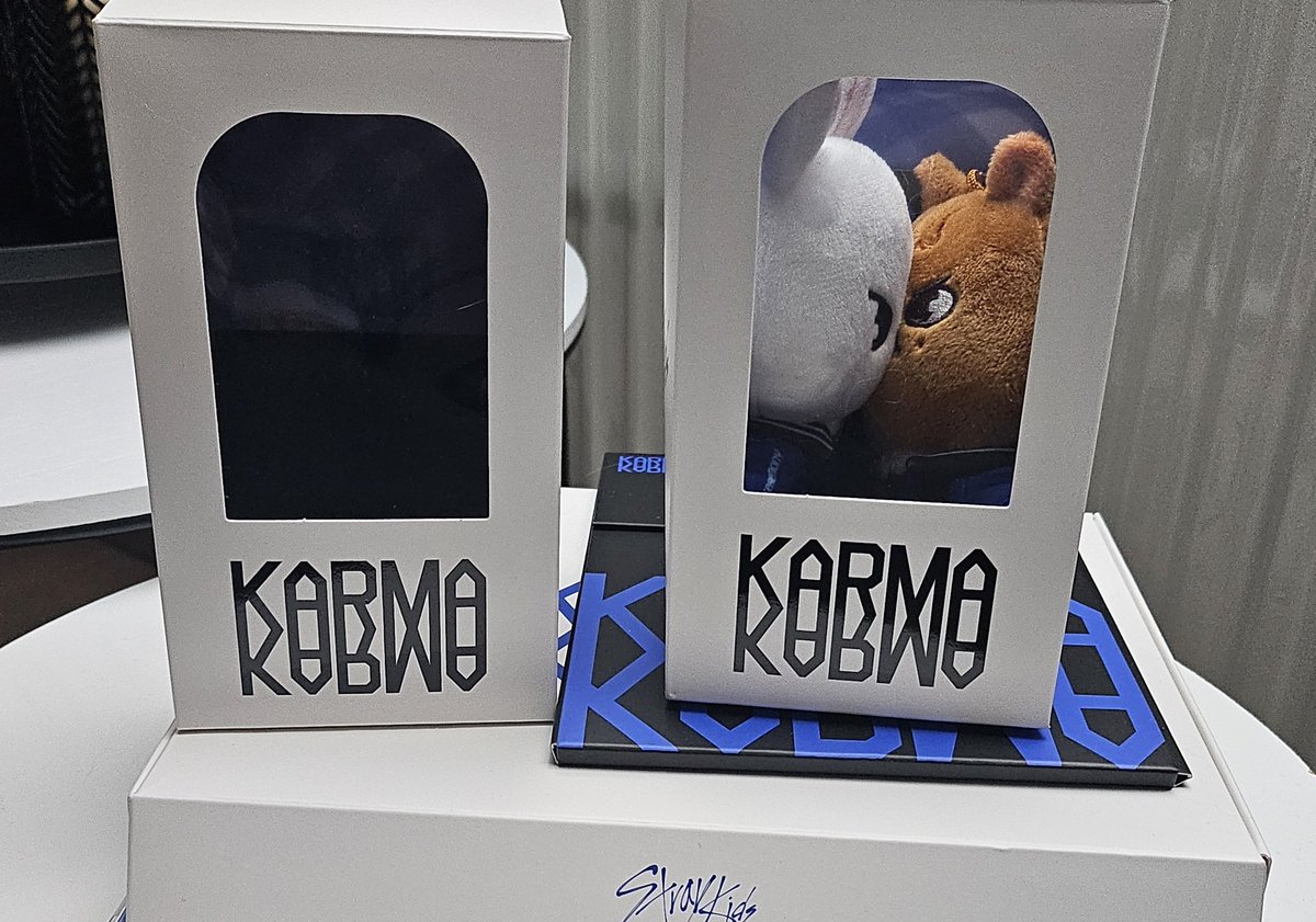come on leebit, you've got your own damn box☠️☠️