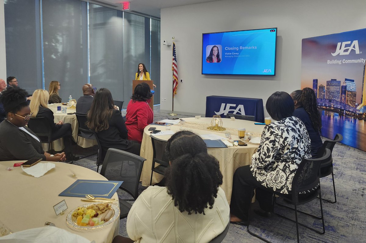 karenmcallister's tweet image. Inspiring morning @NewsfromJEA Light It Forward Awards honoring unsung heroes from our #Jax nonprofit agencies 🫶 #BuildingCommunity