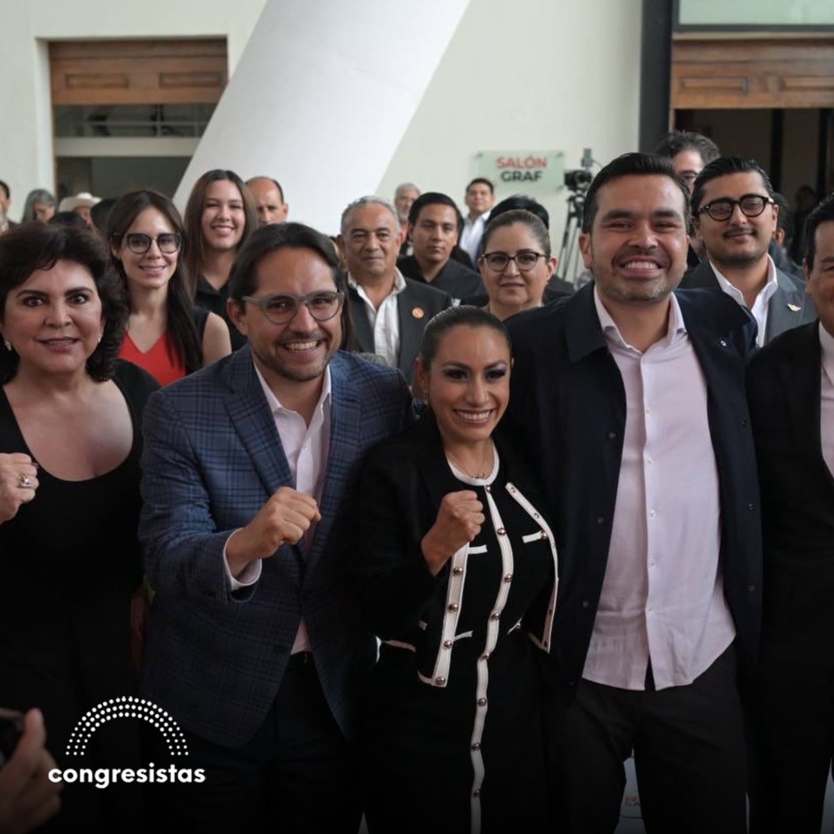 !Ruth Salinas [<a href="/RuthSalinasR/">Ruth Salinas Reyes</a>] rinde su informe legislativo, en el que destaca su trabajo y logros en favor de la ciudadanía del Estado de México! 

La diputada local [<a href="/CongresoEdomex/">Congreso del Estado de México</a>] representante de Movimiento Ciudadano [<a href="/MovCiudadanoEMx/">Movimiento Ciudadano Estado de México</a>] destaca las iniciativas que buscan