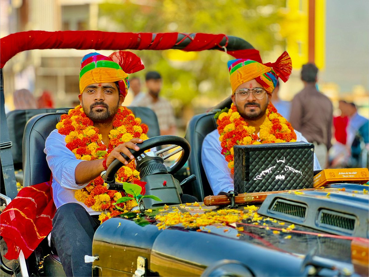 RPK_Kumawat's tweet photo. #RAS_2023 Bhai Kuldeep Kumawat Rank 11 & Ravindra Kumawat Rank 541 From Riksha,Ghatwa A grand welcome to him today in Kuchaman city and inspiration and motivation for those preparing for competitive examinations. @Ravikumawat_01 @zeerajasthan_ @timesofindia https://t.co/kH8fRC8SdJ