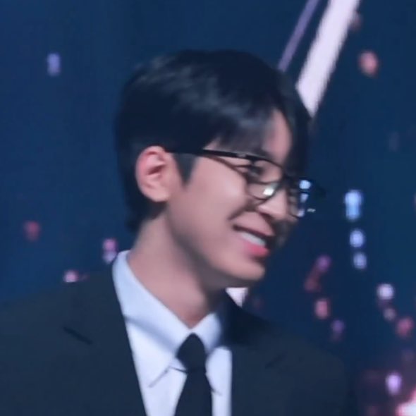 우당탕탕 쎄더넴하고 나서 귀 겁나 빨게짐ㅋ
아 나 전원우 사랑함