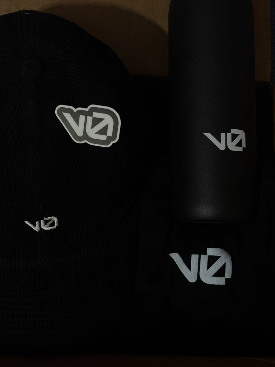 rohitdoesdev's tweet image. the swags have arrived 🫣

thank you @v0 

cant wait to post more content about v0