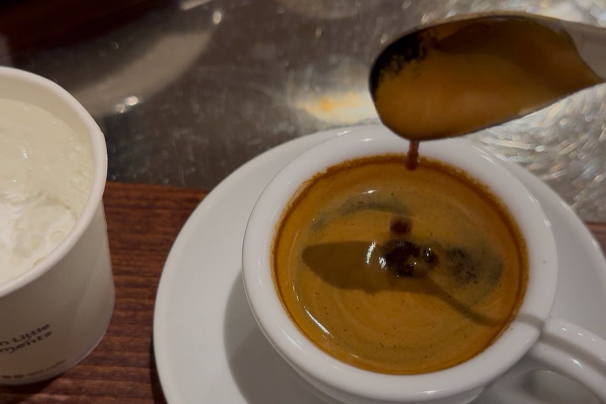 ـــــ كأنه من العسّل المعتّق مصبَوب ❣️.