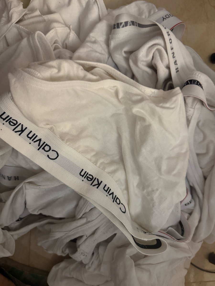 MagnaNgBrief's tweet photo. Before laundry .. #Cerruti1881 #CalvinKlein #hanford #benchbrief #whitebrief #brieffetish https://t.co/EQpG8PGkeU
