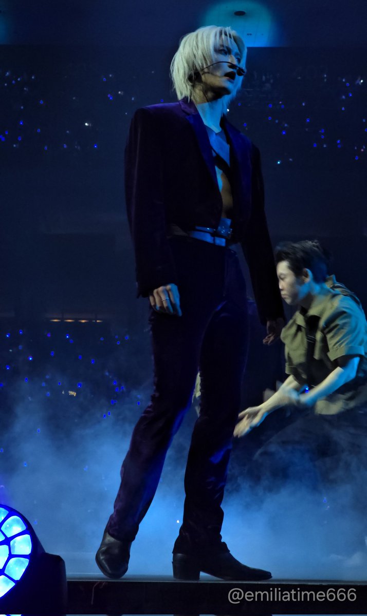 Emiliatime666's tweet photo. #30daysofATEEZChallenge
26. Gonna skip this, although I know who Chris is. ππ
27. Fav concert outfit?
Love, love what I call the Cyberpunk outfits. π€ I also loved what they wore during Towards the light tour. https://t.co/Kby0zk8qkG
