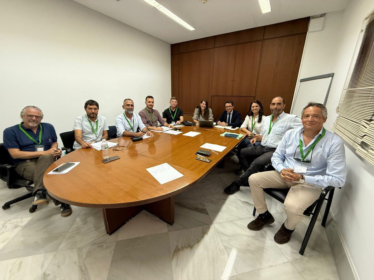 Agradecemos a <a href="/cabello_araceli/">Araceli Cabello</a> <a href="/mguzmandelaroza/">Manuel Guzmán</a> <a href="/ppandaluz/">PP de Andalucía</a> la reunión con #UnidadDeAccion formada por <a href="/Saf_Andalucia/">SAF Andalucía</a> <a href="/CSIFAGJA/">CSIF AGJA Andalucía</a> <a href="/ISAndaluza1/">Iniciativa Sind.And.</a> <a href="/CCOOFSCAndAuton/">SECTOR AUTONÓMICO CCOO ANDALUCÍA</a> <a href="/UGT_SPANDALUCIA/">UGT Servicios Públicos Andalucía</a> <a href="/aamaa_es/">AAMAA</a> para el estudio de las enmiendas propuestas a la #LeyCuerpoAgentesMedioambientales
#AAFFMM