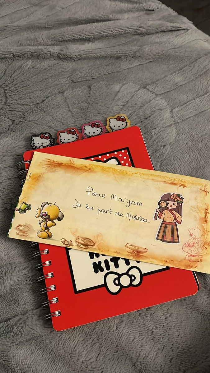 unedz_34's tweet photo. Ma copine m’a offert des petits cadeaux accompagnés d’une lettre. J’ai versé des larmes en la lisant… Je trouve que les lettres ont tellement de sens dans une amitié, c’est quelque chose de vraiment symbolique. Faites revenir les lettres à la mode !! https://t.co/vTeTYiTY5o