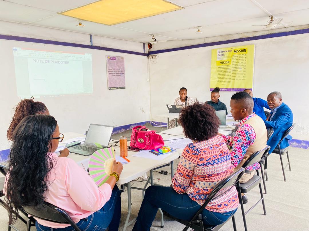 🗓️ Le 23 octobre, au bureau de Si Jeunesse Savait, nous avons préparé le plaidoyer du projet #NosVoixComptent.
Pour cette réunion stratégique nous avons : 
📌 Présenter des réalisations du projet et 
📌 Fait des discussions constructive pour la note de plaidoyer.

#Santé