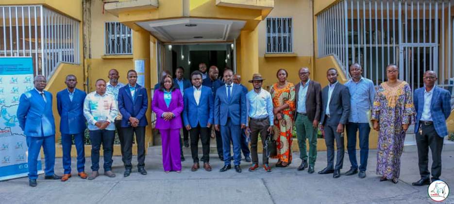 #KINSHASA : LE MWAMI DE BAVIRA RÉAFFIRME L’ACCOMPAGNEMENT DE SA CHEFFERIE À LA MISE EN ŒUVRE DU #PDDRCS
<a href="/Presidence_RDC/">Présidence RDC 🇨🇩</a> <a href="/PrimatureRDC/">Primature de la République Démocratique du Congo</a> <a href="/VPMDefenseRdc/">Vice-Primature, Ministère de La Défense/RDC</a>
pddrcs.cd/kinshasa-le-mw…