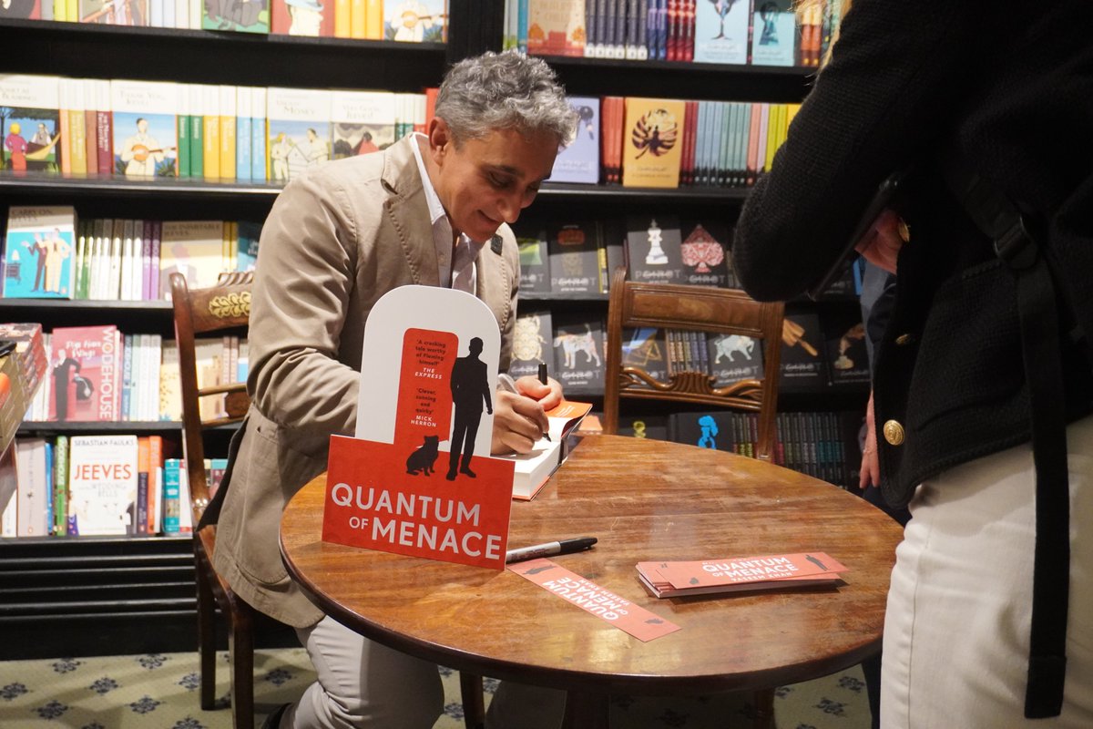 TheIanFleming's tweet image. Some photos from the great Quantum of Menace event at Hatchards this week with @VaseemKhanUK and @CharlesCumming! Catch Vaseem at a range of events in the coming weeks, or visit @Hatchards to get your hands on a signed copy.

geni.us/quantumofmenace