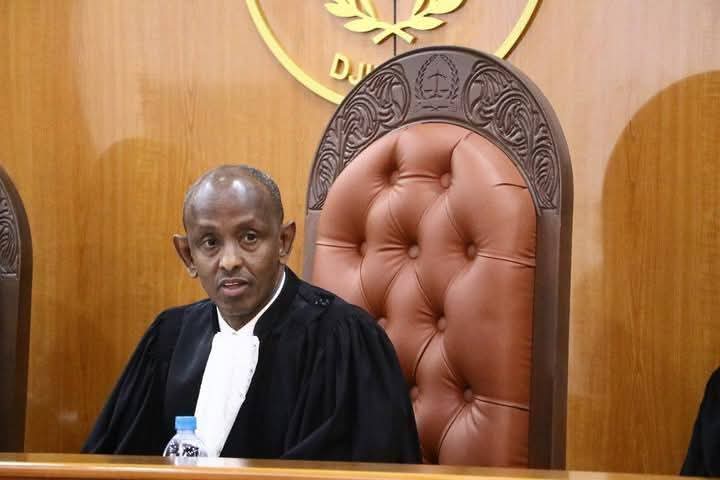 Assoweh4's tweet photo. Qu'il soit Président du conseil constitutionnel ou celui de la cour suprême en passant par celui de l'assemblée nationale, avant d'atterrir au bureau du "premier ministre" qui n'a jamais été chef du gouvernement, ils sont tous fiers et hâtés de modifier la constitution pour faire https://t.co/vg6bqZUEy3