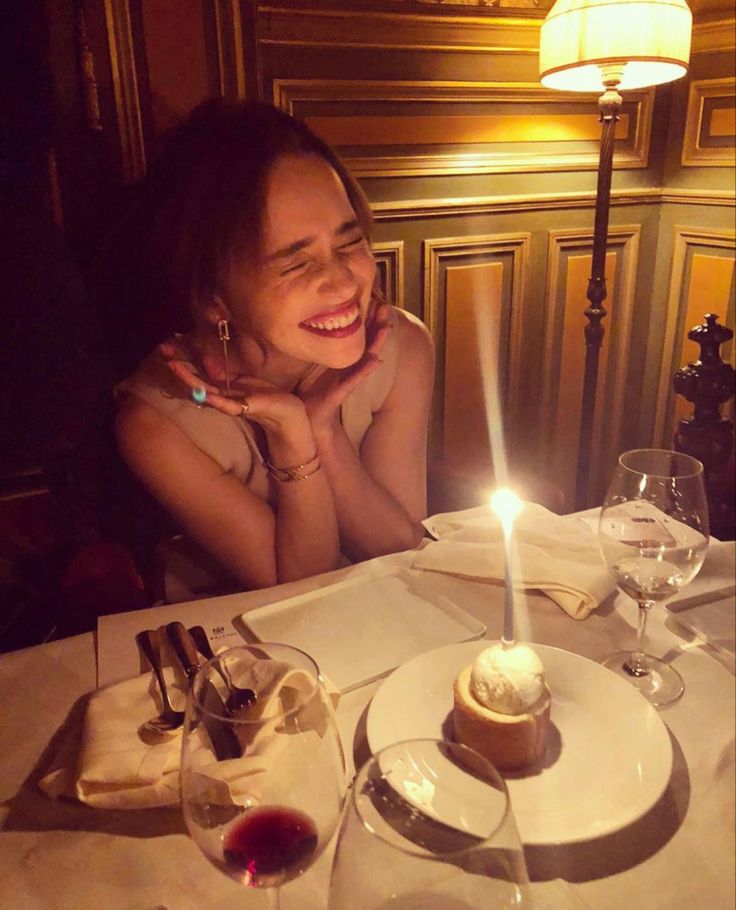 thinkemiliac's tweet photo. Emilia's Day!!! 🤍 https://t.co/ERlAUKVsfg