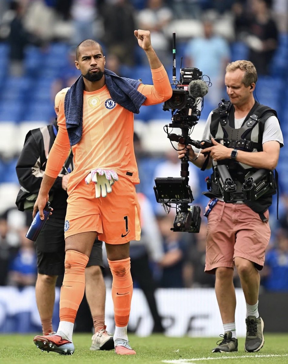 _Seakamela_'s tweet image. #AdHocCommittee
#MUFC
YOUR TEAM IS IN A PENALTY SHOOTOUT AND YOU CAN ONLY PICK ONE OF THESE GOALKEEPERS‼️‼️
BE HONEST, WHO ARE YOU GOING TO PICK?
1 Senne Lammens
2 Robert Sanchez
3 Alisson Becker
4 Emi Martinez
