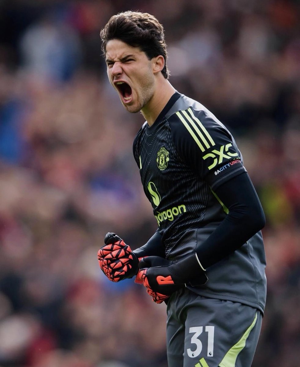 _Seakamela_'s tweet image. #AdHocCommittee
#MUFC
YOUR TEAM IS IN A PENALTY SHOOTOUT AND YOU CAN ONLY PICK ONE OF THESE GOALKEEPERS‼️‼️
BE HONEST, WHO ARE YOU GOING TO PICK?
1 Senne Lammens
2 Robert Sanchez
3 Alisson Becker
4 Emi Martinez