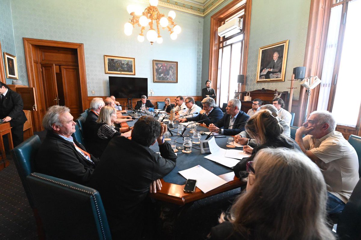 Ahora Comisión de Ganadería recibiendo a productores por un impuesto que se propone a la producción; creo que tiene errores legales graves