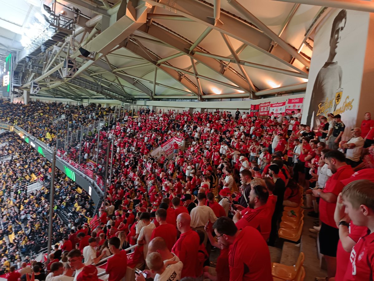 ColGDons's tweet image. Aberdeen away...