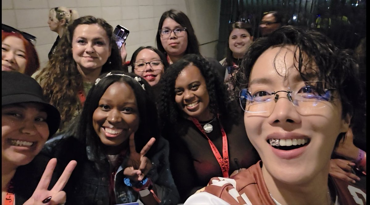Tay is seeing BTS in Bmore ⊙⊝⊜ tweet media