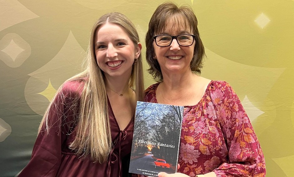 UCFALUMNI's tweet photo. Hey Knights! Get lost in pages and find your next adventure at the Book Nook event! 📚 This market offers the opportunity to connect with alumni authors and fellow book lovers! Sign up in the link below!✨ 
https://t.co/1fvrKosNIW https://t.co/w8jv0UBEh6