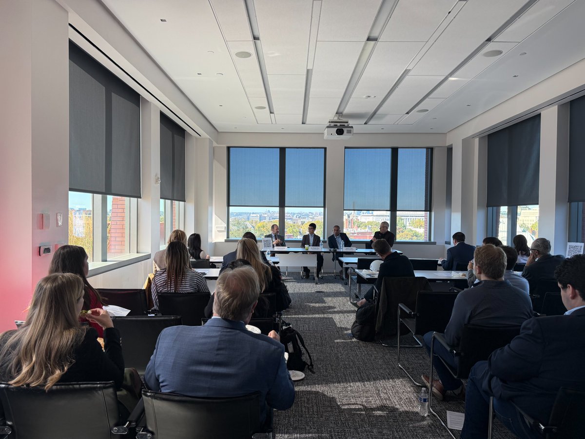 QualcommPolicy's tweet image. Last week, @Qualcomm&apos;s Andres Castrillon moderated a discussion with @UCRiverside’s Dr. Shaolei Ren, @MasonNatSec’s @Jamil_N_Jaffer, &amp;amp; Edge AI Foundation&apos;s Pete Bernard on UCR’s latest research outlining the sustainability benefits of #OnDeviceAI. 🧵