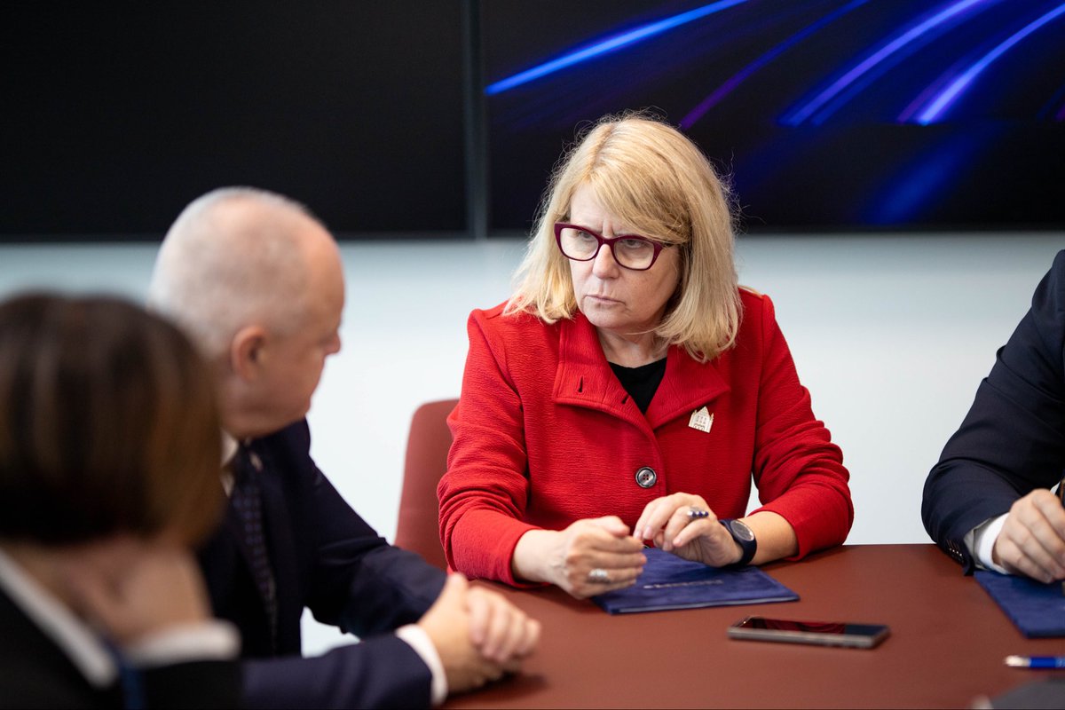 NCBR i KRASP łączą siły na rzecz umiędzynarodowienia polskiej nauki 🌍🤝

Wspólnie wzmocnimy udział polskich uczelni w programie #HoryzontEuropa, wspierając badania, innowacje i współpracę międzynarodową.

Silna nauka = silna Polska 🇵🇱✨