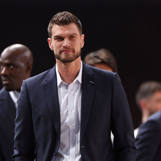 9Phantom6's tweet image. #Sources - Assistant coach Tiago Splitter has emerged as a top candidate to be named Portland’s interim HC following the arrest of Chauncey Billups.