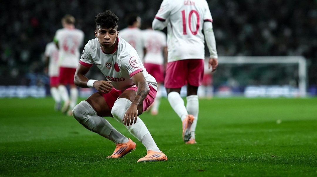 HiddenGoalsFC's tweet image. In Aug.24 Alisson Santos was playing in the Brasilian 3rd tier. 1 year later, after a stint in Portugal's 2nd division, Alisson scores his 2nd goal fo the champions league campaign, gives the winner to Sporting against De Zerbi's Marseille and wins the MOTM Trophy. What a year!