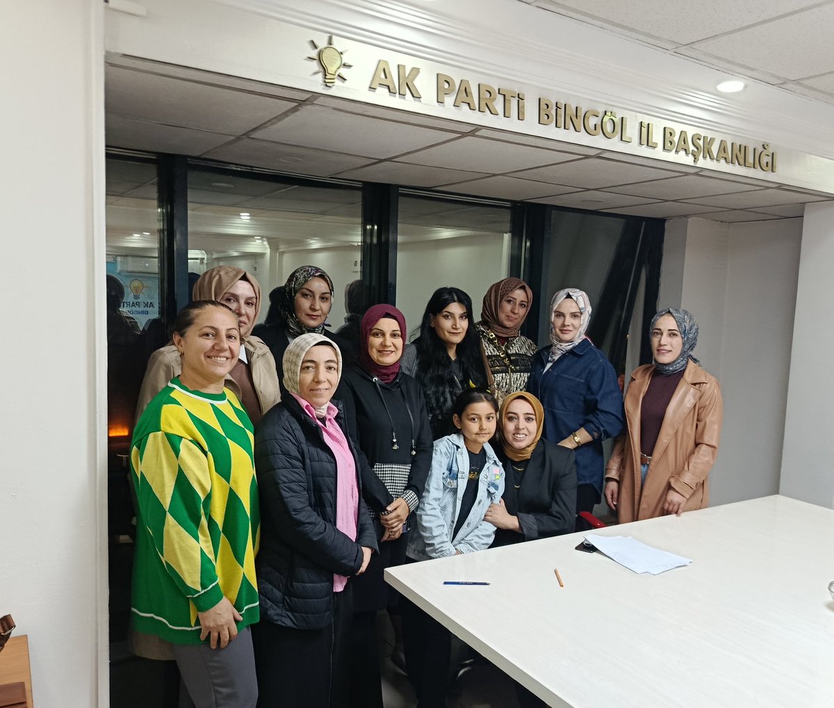 Haftalık olağan yürütme kurulu toplantımızı İl Kadın Kolları Başkanımız Sn. <a href="/masifegundogdu/">Maşife GÜNDOĞDU</a> başkanlığında gerçekleştirdik. İstişare ve değerlendirmelerde bulunduk. 

Toplantımızın hayırlara vesile olmasını dileriz. 

<a href="/tugbaisikercan/">Tuğba IŞIK ERCAN</a> 
<a href="/AKKADINGM/">AK Parti Kadın Kolları</a>
<a href="/senelsavci/">Şenel Savcı</a>
