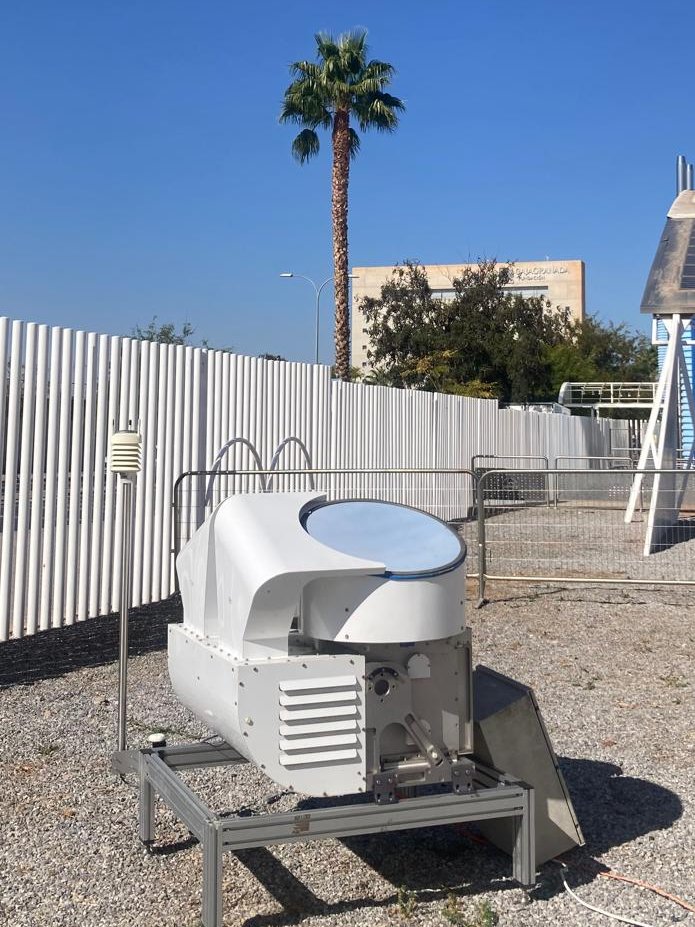 Did you know the difference between a weather radar and a cloud radar? Weather (or rain) radar detects raindrops (2 mm) so it only works when there is precipitation. Cloud radar is much more sensitive and it can detect tiny cloud droplets (0.02 mm) even when there is no rain!