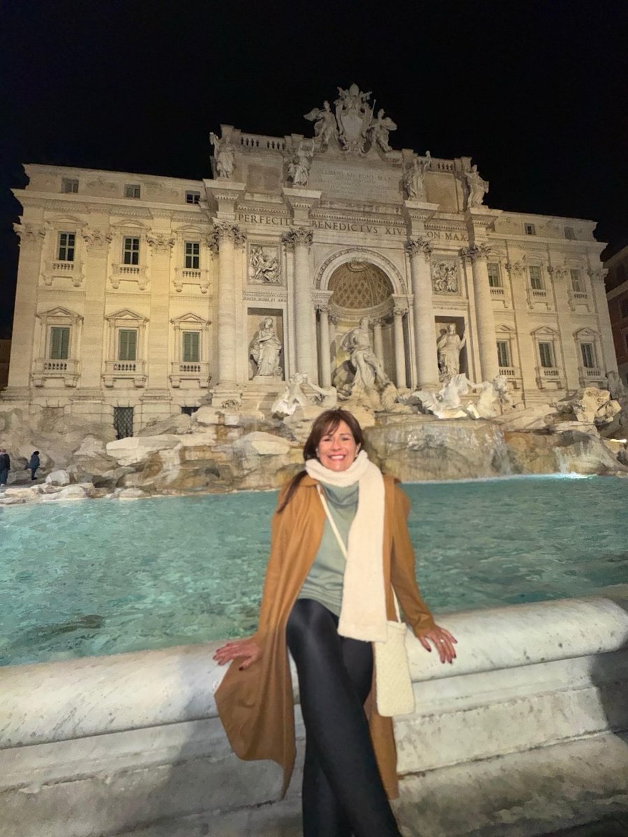 BLMER's tweet photo. @eraserena Roma ! Maravilloso y caminas tranquila esa noche por los monumentos principales sin casi nadie de gente. https://t.co/F5zAmvKbOa