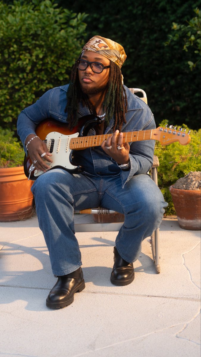 leonthomas's tweet image. PHOLKS THE EP Out tonight at 9 PM PST