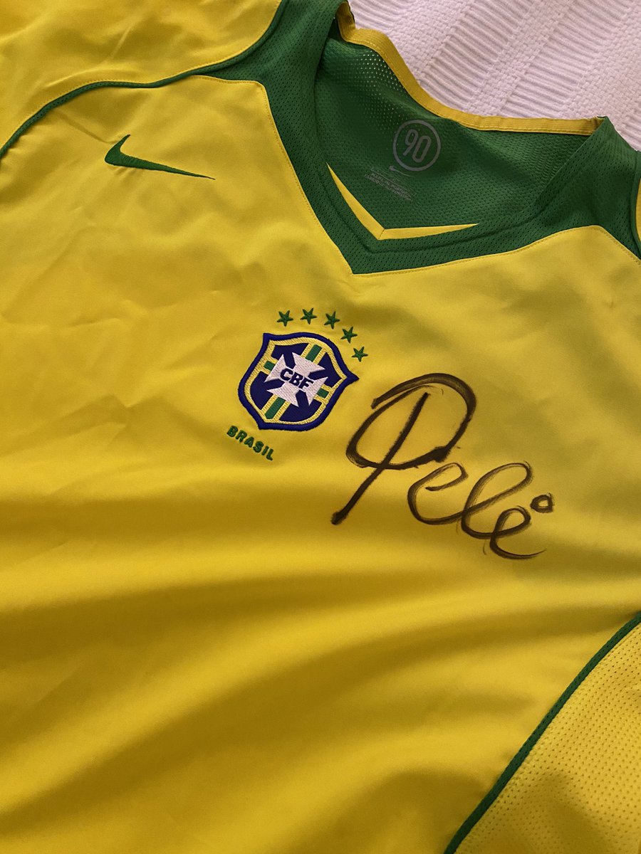 Uno de los mayores privilegios que he tenido en mi vida fue el haber conocido al mítico <a href="/Pele/">Pelé</a>.

Un tipo alegre, que tenía un aura y una energía diferente. El cuarto se congeló a su entrada. Y aquí, un tesoro que mantendré para siempre.

Feliz cumpleaños, O Reí!