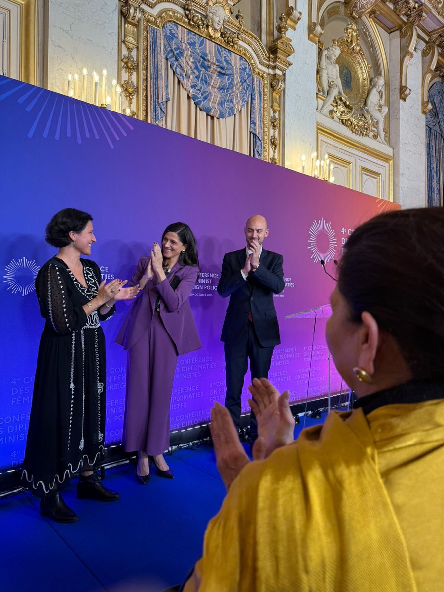 mtmercado2002's tweet photo. A nombre de 🇲🇽 felicito a secretaria general de la IV Conferencia de Políticas Exteriores Feministas @odelphine, a ministro de exteriores @jnbarrot y a ministra delegada @CaroitEleonore por el éxito de la 
#FFPConference de París en la que 31 países adoptamos declaración conjunta https://t.co/KiBdS3o8z4