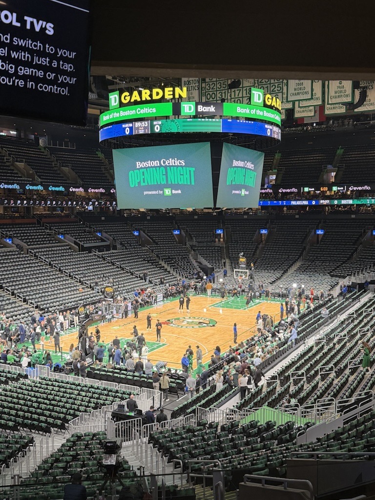 techtalksummits's tweet image. #BostonTech — we had such an amazing time with all of you at the Celtics Opening Night game last night!

Attendees enjoyed the game from a private suite, complete with drinks and appetizers, thanks to @Sitecore!

Interested in joining one of our game day events? We have a limited…