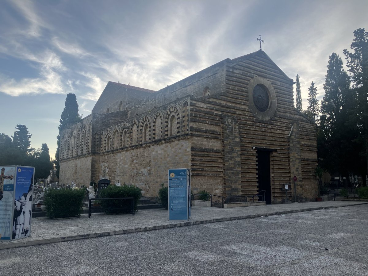 BlakeSNeff's tweet image. Following my cousin’s religious vows in Naples I’ve been spending a few days in Sicily. This is the Church of the Holy Spirit in Palermo.

Back in the 1200s a French dynasty ruled Sicily with an iron fist. Then one day outside this church before vespers, a French soldier groped a…