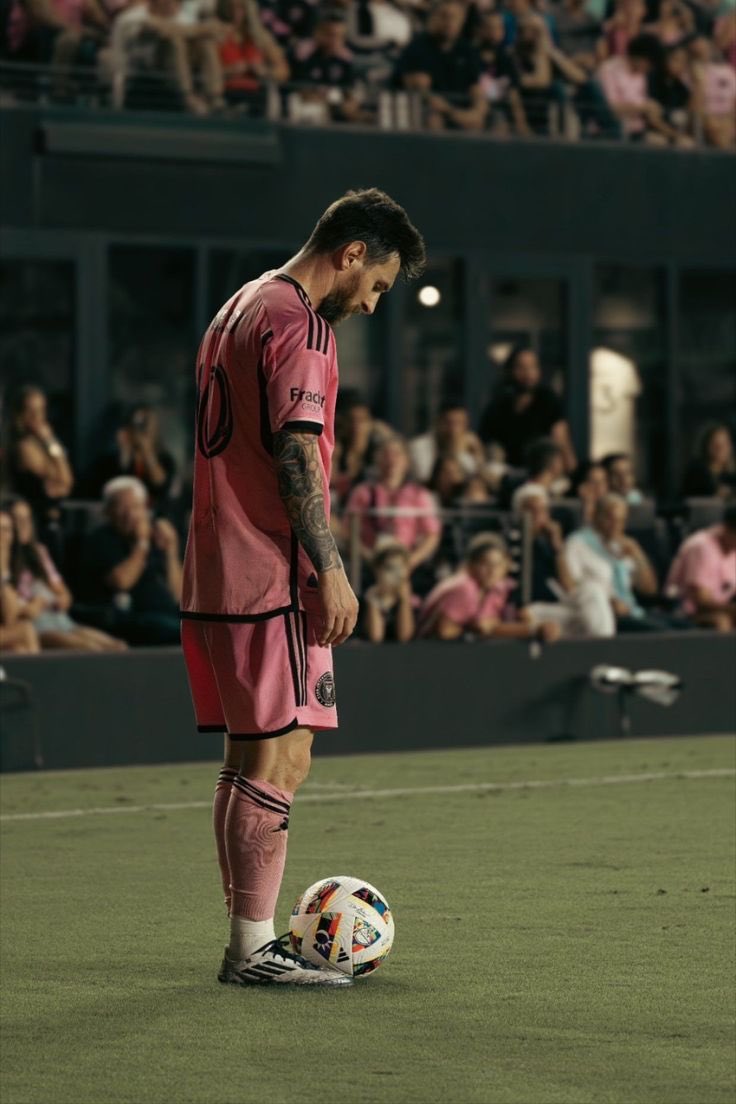 MessiLeoBrasil_'s tweet photo. Messi também abriu a possibilidade de:

Ser o maior artilheiro da história da Copa América, faltam 4 gols.

Ser o maior artilheiro da história da Copa do Mundo, faltam 4 gols.

Único jogador na história a ter +3 prêmios MVPs em ambas as competições (2015, 2021 e 2028); (2014, 2022, 2026).

Único jogador a ter +10 assistências em ambas as competições (8 em Copa do Mundo e 18 em Copa América).

Único jogador a ter +45 G/A só em mata-matas pela seleção (40 G/A atualmente).

O verdadeiro auge de Lionel Messi está apenas começando! 🐐🇦🇷
