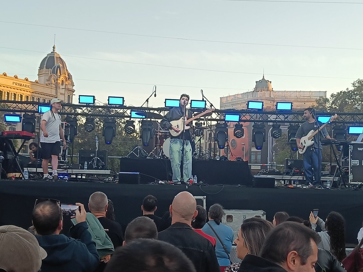 Festa a la plaça de Catalunya per celebrar la inauguració de Fnac Rambles. <a href="/Fnac_ESP/">Fnac España</a> <a href="/Fnac_CAT/">Fnac CAT</a>