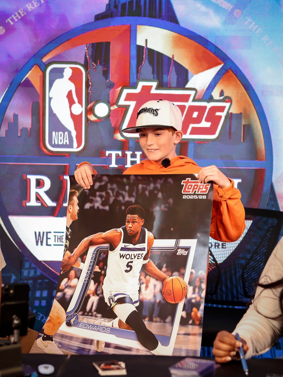 The first POSTER REVEALS here at the NBA store! 🔥 #topps