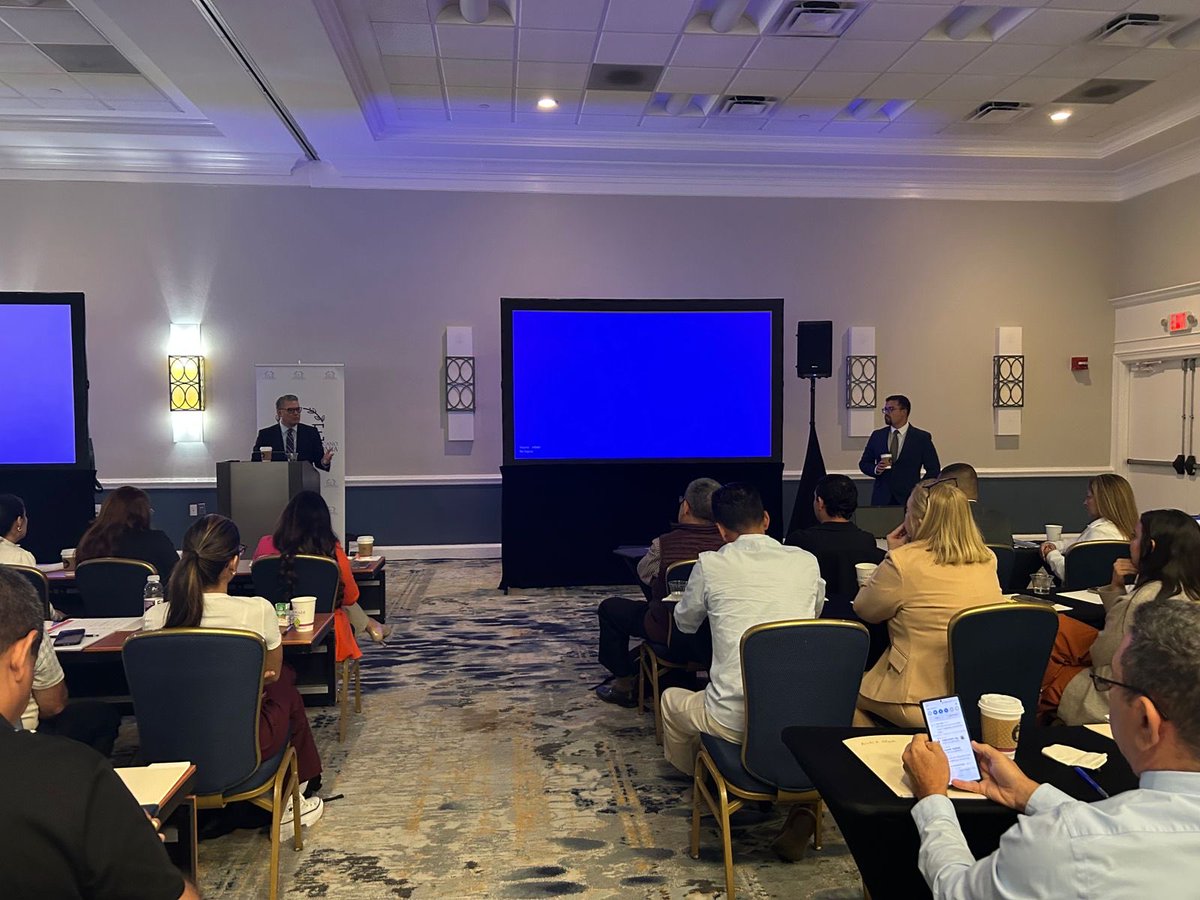 Iile_instituto's tweet photo. El Instituto Iberoamericano de Leyes y Economía (IILE), con el apoyo del Wyoming Immigration Studies Center (WISC), reunió en Orlando a destacados profesionales para estudiar el Derecho Migratorio de los Estados Unidos de América. 

Gracias por participar en este encuentro. https://t.co/v8dxn0aTBD