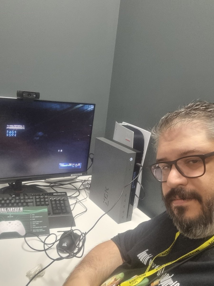 chaosprimeZ's tweet photo. Thank you to @SquareEnix for inviting me to the studio today to check out #FF7RemakeIntergrade on #XboxSeriesX #Xbox https://t.co/jQTU16s4L1