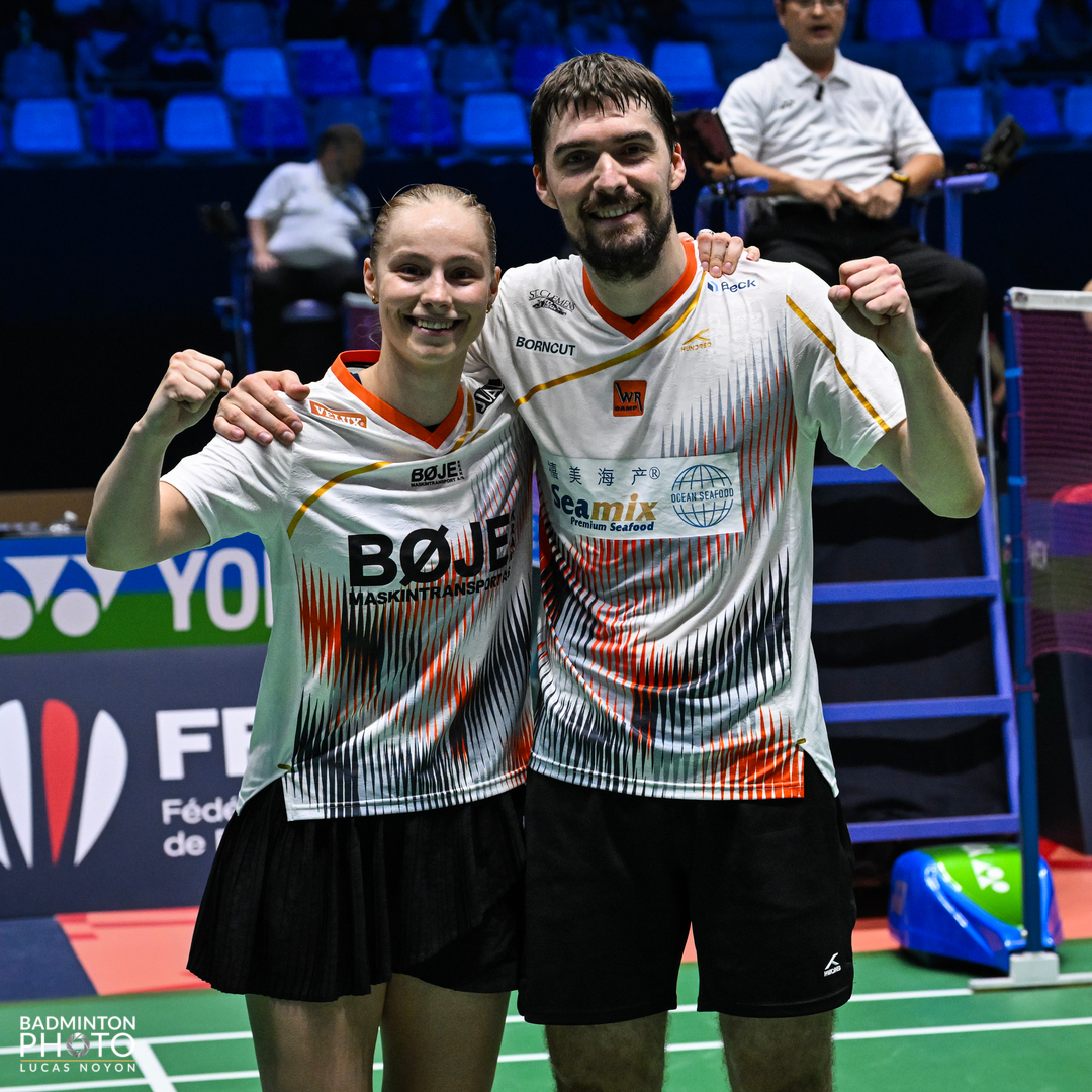 Coup de tonnerre aux #YonexIFB ! 

𝗖𝗛𝗥𝗜𝗦𝗧𝗜𝗔𝗡𝗦𝗘𝗡/𝗕Ø𝗝𝗘 (n°38) 🇩🇰 font tomber les n°1 𝗝𝗜𝗔𝗡𝗚/𝗪𝗘𝗜 🇨🇳 dans un match irrespirable (21/13 12/21 27/29) !

Les Danois rencontreront notre paire française GICQUEL/DELRUE 🇫🇷 en quarts de finale !

#YonexIFB
#FrenchOpen