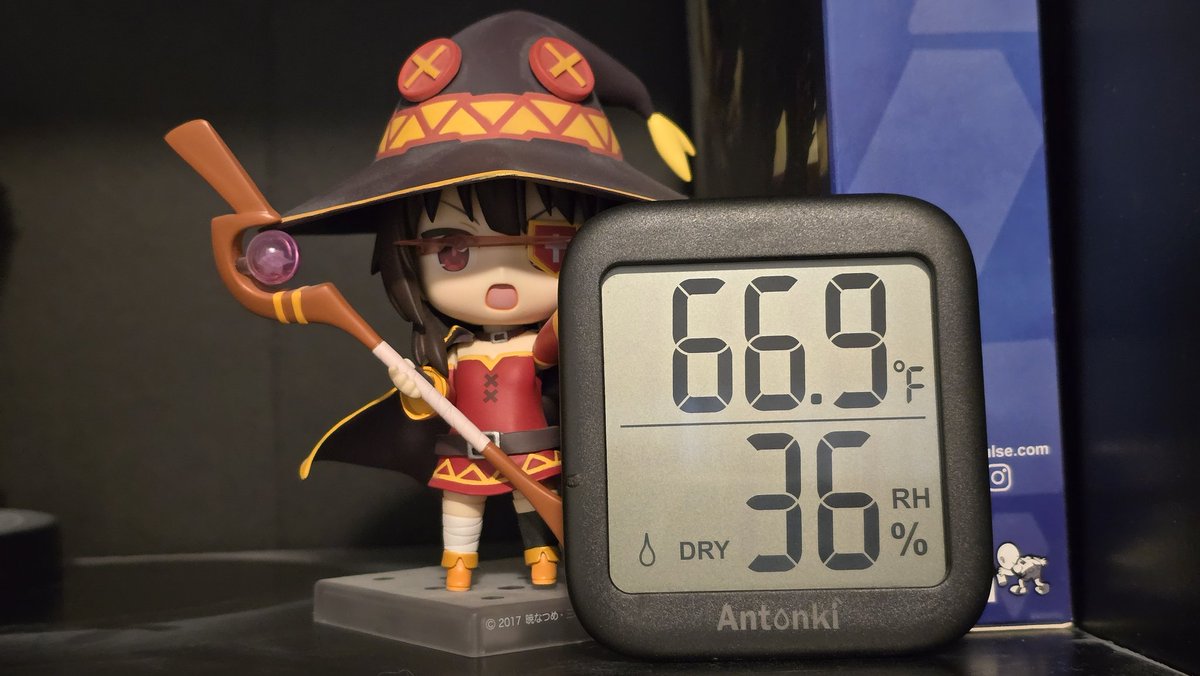 Laphicet0's tweet image. megumin please warm my room up